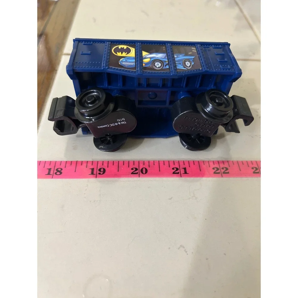 Lionel Batman DC Comics Gondola Train Car Blue G-Gauge Batmobile Bat-Signal
